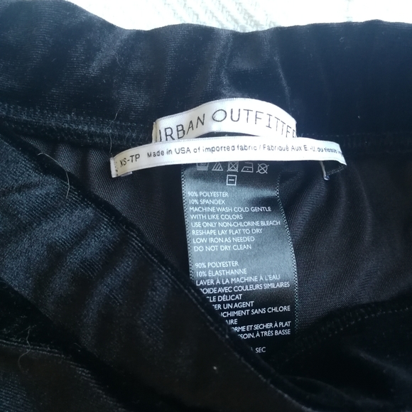 UO Velvet High-Rise Bike Short - Picture 6 of 7